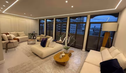 Apartamento mobiliado, porteira fechada, andar alto, com 3 suites, a 3 quadras da praia , na avenida mais charmosa de Santos!!!