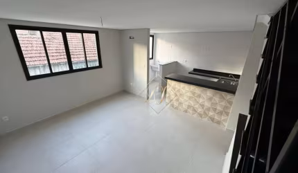 Maravilhosa casa duplex em Villagio, com fino acabamento, recém entregue, com garagem fechada, super bem localizado no bairro do Campo Grande!!!