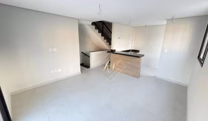 Maravilhosa casa duplex em Villagio, com fino acabamento, recém entregue, com garagem fechada, super bem localizado no bairro do Campo Grande!!!