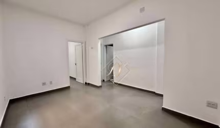 Maravilhoso apartamento, no térreo, todo reformado, com 2 dormitórios no coração do Boqueirão em Santos!!!