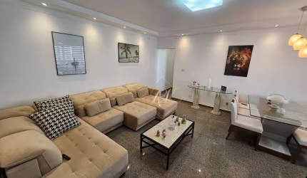 Maravilhoso Apartamento, 2 dormitórios, sacada na sala, 2 vagas demarcadas, em excelente localização em Santos!!