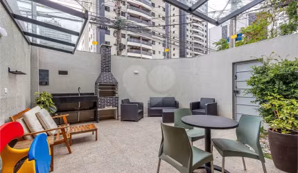 EXCELENTE SOBRADO - 3 SUÍTES - VARANDA - JARDIM - LOCALIZAÇÃO PRIVILEGIADA