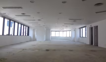 EXCELENTE CONJUNTO COMERCIAL - LOCALIZAÇÃO PRIVILEGIADA