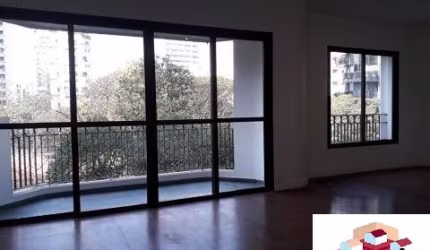 EXCELENTE APTO - AMPLO - VARANDA - LOCALIZAÇÃO PRIVILEGIADA