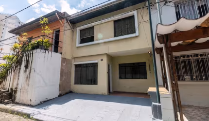 EXCELENTE SOBRADO EM VILA FECHADA - LOCALIZAÇÃO PRIVILEGIADA