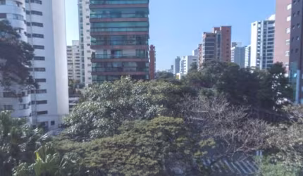 EXCELENTE APTO - VARANDA - LOCALIZAÇÃO PRIVIELGIADA