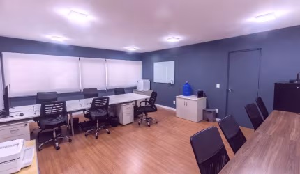 EXCELENTE CONJUNTO COMERCIAL - LOCALIZAÇÃO PRIVILEGIADA