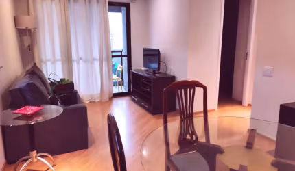 EXCELENTE APTO MOBILIADO - VARANDA - LAZER - LOCALIZAÇÃO PRIVILEGIADA