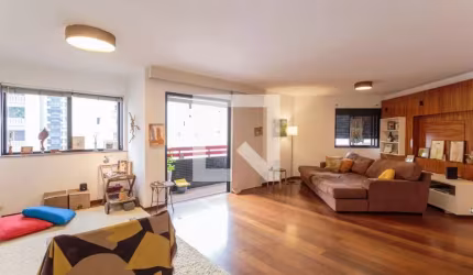 EXCELENTE APTO SEMIMOBILIADO - VARANDA - LAZER - LOCALIZAÇÃO PRIVILEGIADA