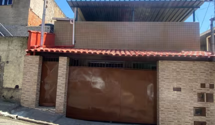 Excelente casa Furtado de Menezes  2 quartos com terraço e garagem