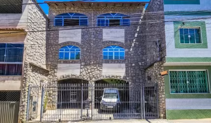 EXCELENTE CASA 4 QUARTOS DEMOCRATA EM FRENTEAO BAHAMAS
