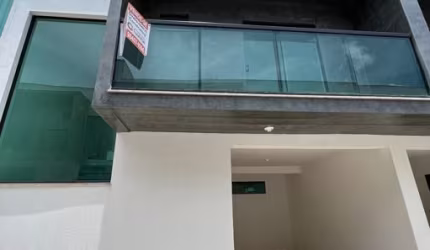 EXCELENTE CASA DUPLEX 2 QUARTOS CONDOMÍNIO FECHADO