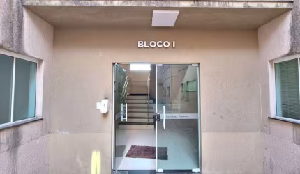 Apartamento com 2 quartos para alugar na Rua São Cosme e Damião, 300, Parque São João, Paranaguá por R$ 1.800
