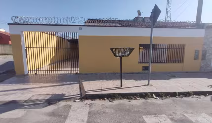 Casa com 2 quartos à venda na Luiz Antonio Amatuzzi de Pinho, 983, Jardim Paranaguá, Paranaguá por R$ 300.000