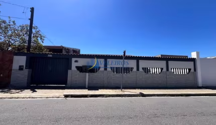 Casa com 3 quartos à venda na Rua Odalício Freitas Gabriel, 298, Vila São Vicente, Paranaguá por R$ 460.000