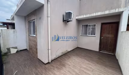 Casa à venda na Rua José Merino, 75, Parque São João, Paranaguá por R$ 260.000