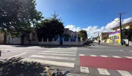 Casa à venda na Rua Júlia da Costa, 543, Centro, Paranaguá por R$ 1.200.000