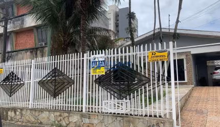 Casa comercial para alugar na Rua José Gomes, 363, João Gualberto, Paranaguá por R$ 1.600