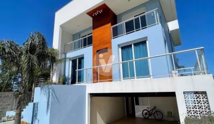 Casa com 280m² localizada no condomínio Real Park no bairro Tomazetti na cidade