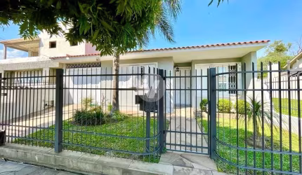 Casa com piscina no Bairro Camobi