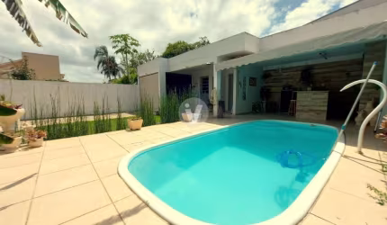 Casa em alvenaria com 162m2, com entrada para os fundos.