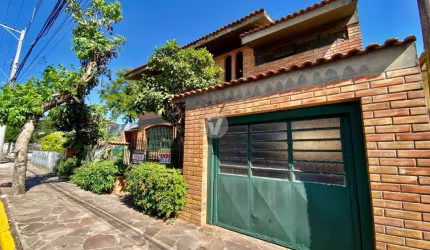 Casa Ampla com muitas possibilidades a 5 minutos do Centro.