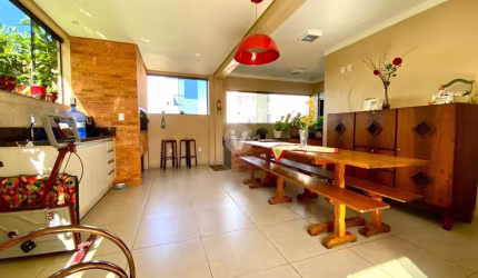 Casa ampla no Bairro Dores!