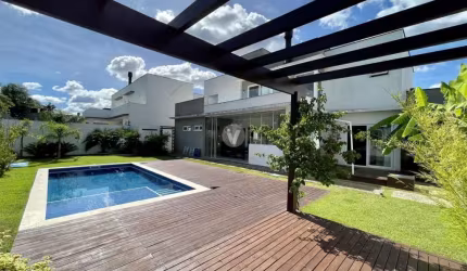 Casa de alto padrão com 4 suítes à venda no Sociedade de Medicina.