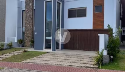 Casa alto padrão em Condomínio Fechado