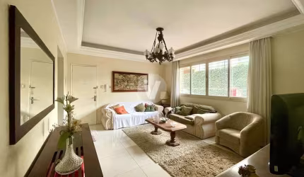 Apartamento central com 3 dormitórios mais dependência completa