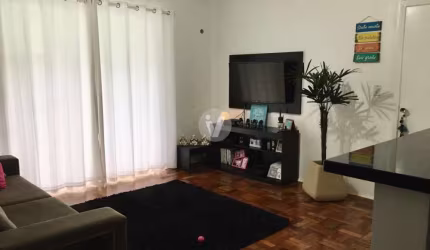Apartamento central, amplo e reformado