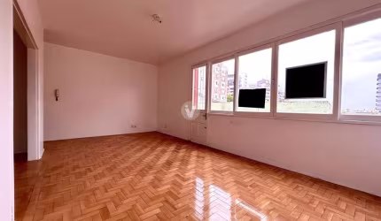 Apartamento amplo; 03 dormitórios; 01 vaga; central.
