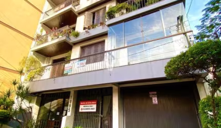 Apartamento de três dormitórios sendo uma suíte e vaga de garagem.