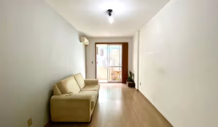Excelente apartamento de dois dormitórios com uma vaga garagem, perto do Clube D