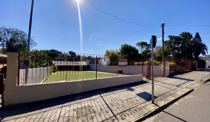 Casa com Lindo e amplo pátio!