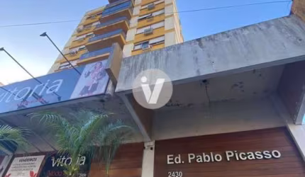 Apartamento em frente ao Hospital de Caridade. Agende já sua visita!!