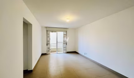 Apartamento de 2 dormitórios com dependência completa aguarda por você no centro