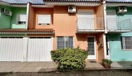 Casa em condomínio fechado, no bairro parque pinheiro!