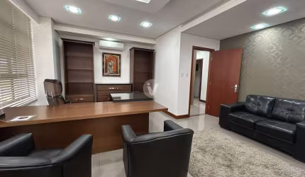 Sala comercial próxima ao Forum!
