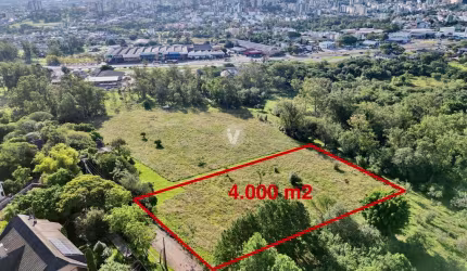 Lote de 4.000 m2 com vista panorâmica da cidade, em região com casas de alto pad