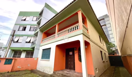 Casa tanto para venda ou locação.