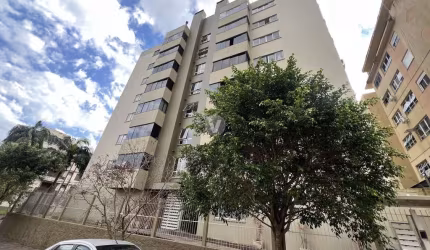 Apartamento 100 % mobiliado com 2 dormitórios, sacada, churrasqueira e garagem.