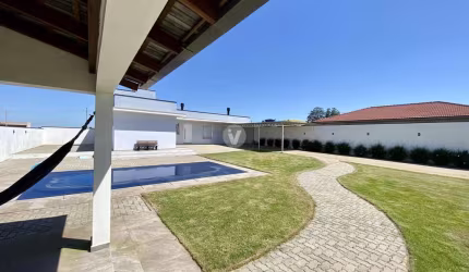 Linda casa com 165m2 a venda no residencial Parque dos Ipes em Pains!