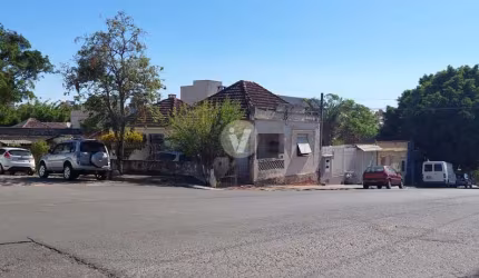 Terreno de esquina na Anibal Barão