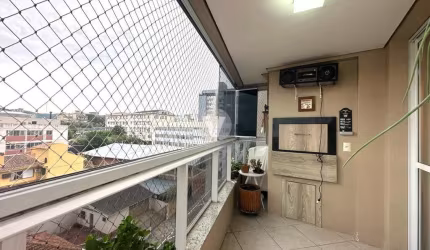 Lindo e amplo apartamento central