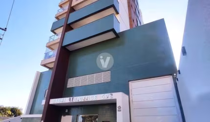 Apartamento 2 dormitórios com suíte e 2 vagas de garagem.