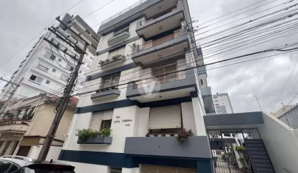Apto 2 dormitórios com dependência, no centro, garagem, sacada!