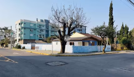 Terreno de esquina, em rua asfaltada ótimo para empreendimentos, a poucos minuto