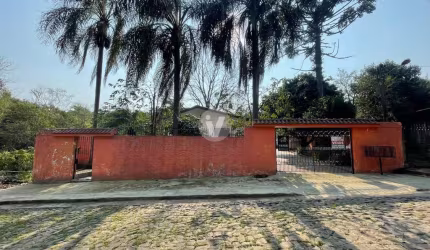 Casa com amplo terreno em bairro nobre de Santa Maria!