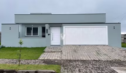 Casa em condomínio fechado próxima a UFSM!